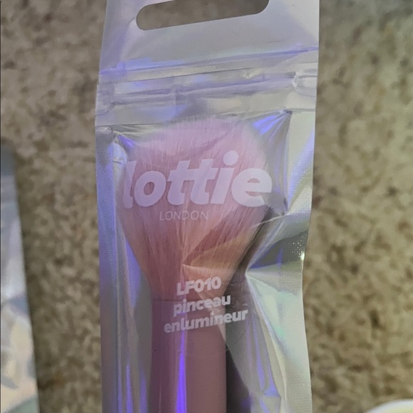 Bundle of Lottie & elf Makeup Brushes/ lip gloss/banana powder/sets of nails - Picture 5 of 9